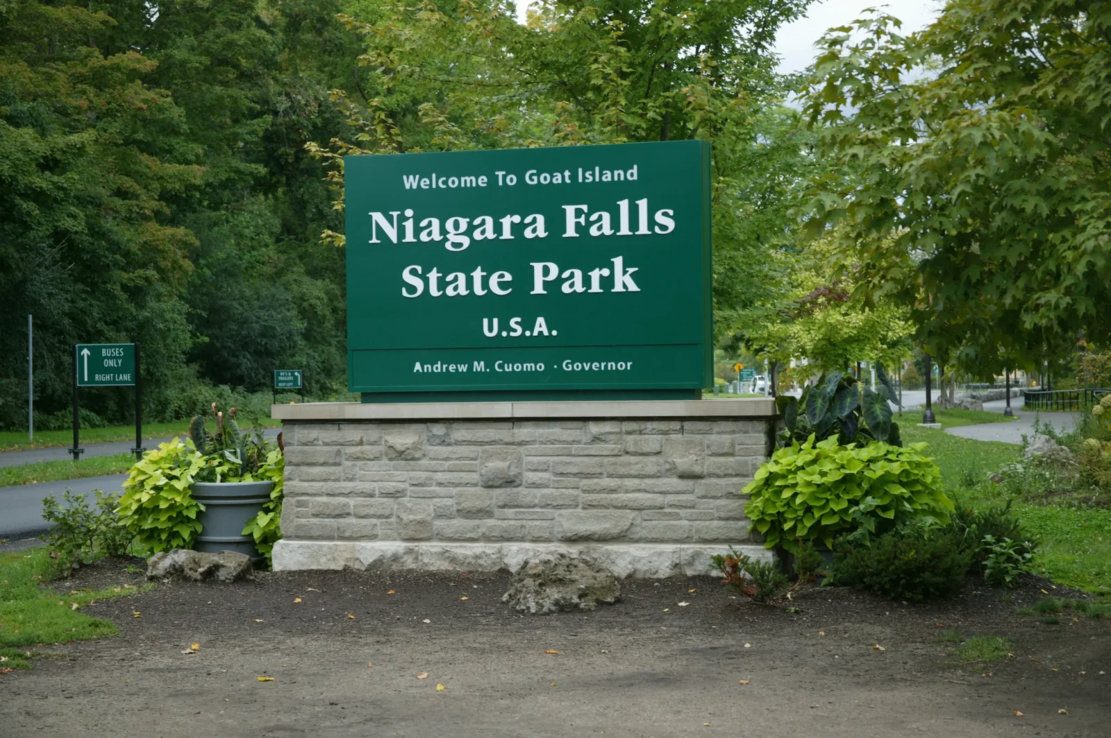 Welcome to Goat Island sign at Niagara Falls State Park USA