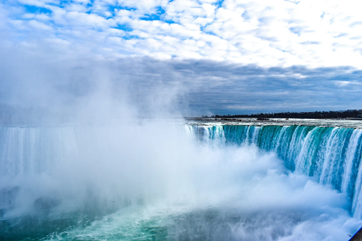 Close view of Niagara Falls with mist rising from the waterfall