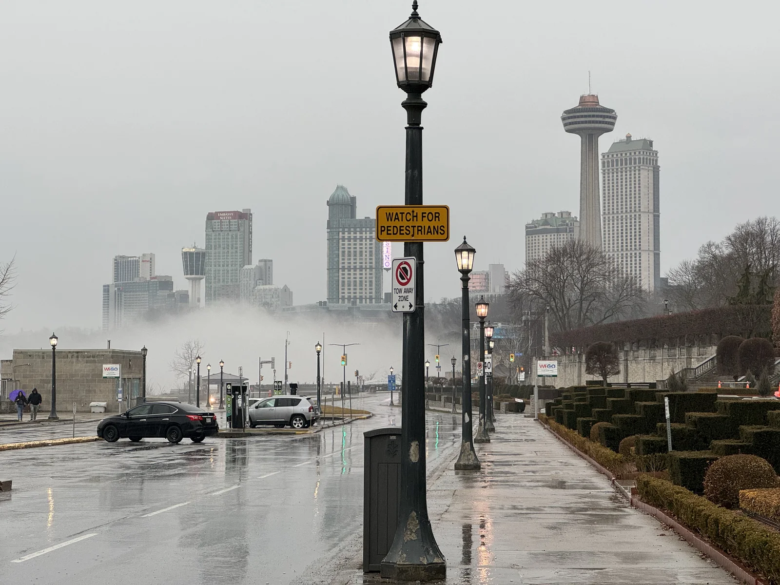 Where to stay in Niagara Falls near the Fallsview hotel district in Ontario